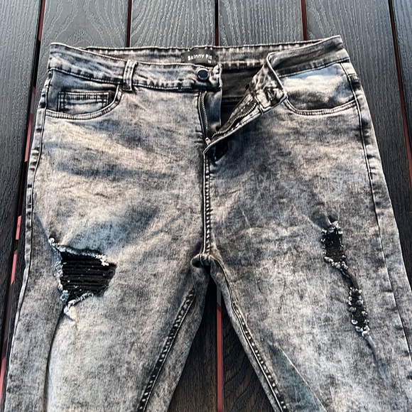 Ripped Jeans - Picture 4 of 9